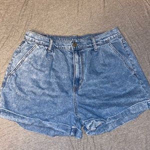 Woman’s American eagle outfitters mom jean shorts